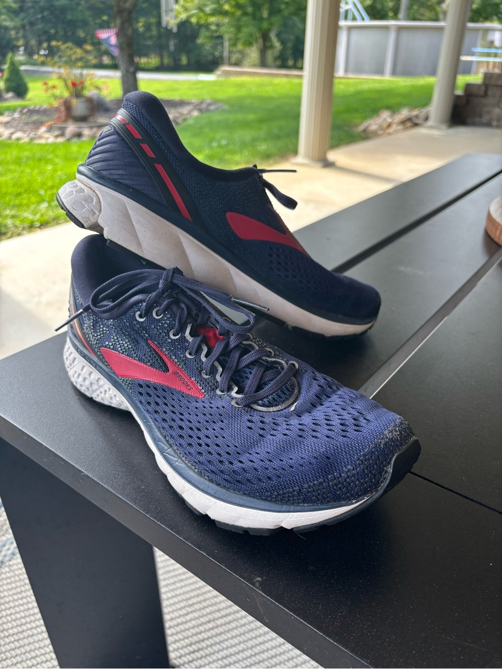 Brooks Men's Navy and Red Running Shoes size 10